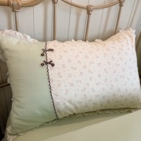 Parure de lit quatre pièces style coréen en coton brodé de dentelle, motif floral vert clair, jupe de lit, housse de couette, drap et taie d'oreiller, toutes saisons