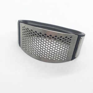 Presse-ail et presse-gingembre manuel en acier inoxydable avec poignée en plastique, compatible lave-vaisselle, modèle 01BC029 - Product Image 4