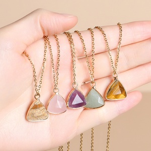 Collar de Cadena de Eslabones de Acero Inoxidable para Mujer con Colgante Triangular Facetado de Cristal de Amatista, Diseño Moderno de Corazones y <span class=keywords><strong>Amor</strong></span> - Product Image 4