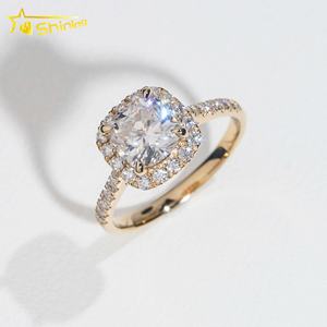 Anel de Noivado Romântico em Ouro 18K com Placa de S925 e Moissanite Cortado em Cushion de 2 Quilates VVS - Product Image 1