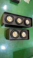 Spot lumineux LED carré réglable pour le plafond, design simpliste, montage en Surface sur panneau, Double ou Triple tête, idéal pour un salon