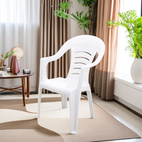Fauteuil d'extérieur empilable moderne en PP blanc de Zhejiang avec pieds antidérapants pour villa et cour