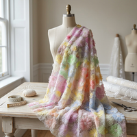 Tissu en maille brodé de fleurs 3D dégradées ombrées avec perles et dentelle pour robes de mariée et tenues de cérémonie