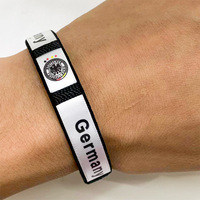 Nouvel Arrivage – Bracelets Sportifs Créatifs en Forme de Drapeau de Football, Petits Cadeaux Souvenirs pour Activités Sportives, Bracelets Promotionnels en Gros
