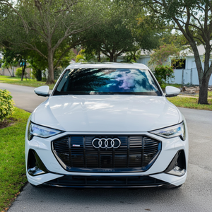 Audi e-tron Sportback Premium Plus 2021 Usado, Motor Dual, Tracción en las Cuatro Ruedas, Sistema de Suspensión Neumática Adaptativo, Sin Modificar - Product Image 1
