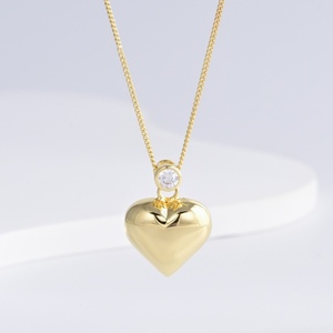 Collier pendentif cœur classique en argent sterling 925 plaqué or 18 carats, design géométrique simple pour femmes. - Product Image 1