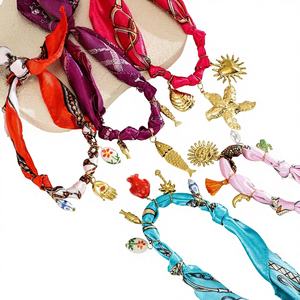 新しいシルクスカーフネックレス、シェルハートペンダント付き、316Lステンレススチールと18Kゴールドメッキ、エレガントな防水ジュエリー - Product Image 1