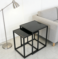 Ensemble de tables console imbriquées minimalistes modernes, tables d'appoint carrées à cadre en métal noir pour le salon