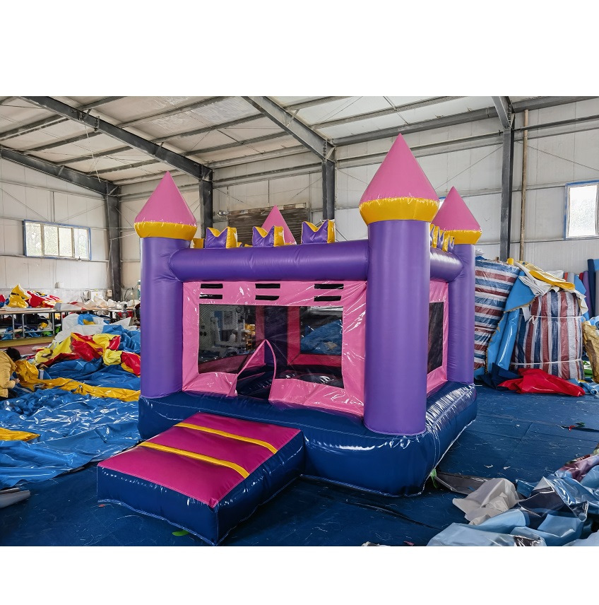 Château gonflable violet de 3m x 3m