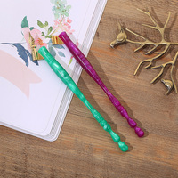 Stylo de calligraphie rétro style européen, 1 pièce, crochet de dessin animé, porte-stylo en résine rayée