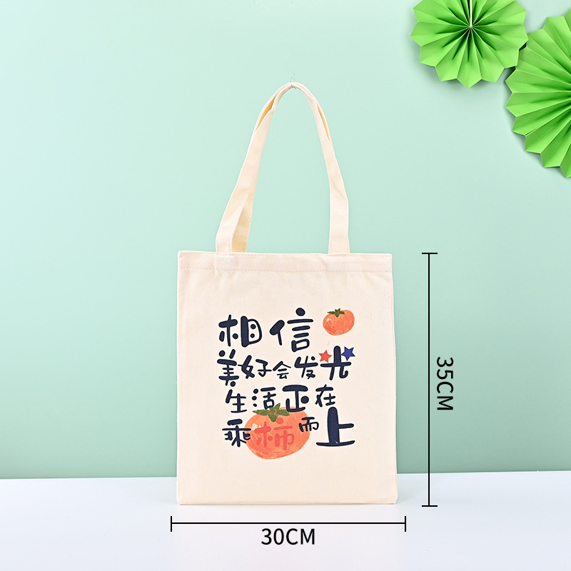 De 30*35 cm de tamaño, con un diseño de flor de cerezo en la parte superior.