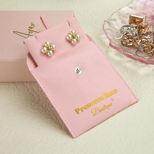 Pochette à bijoux en microfibre rose avec bouton pour boucles d'oreilles et colliers - Ensemble d'emballage élégant - Product Image 4
