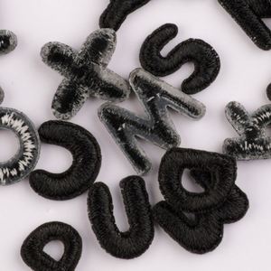 Patch brodé thermocollant mignon et mini de 1,2 cm avec lettres et chiffres noirs - Product Image 2