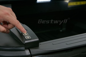 ฝาปิดกระบะท้ายรถกระบะอลูมิเนียม BESTWYLL แบบม้วนเก็บอัตโนมัติ สำหรับ KGM Musso EV EA-P136A - Product Image 5