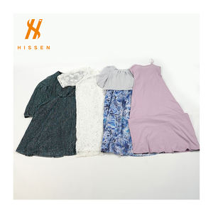 <span class=keywords><strong>เสื้อผ้า</strong></span>มือสองทรงก้อนแบรนด์ผสมสำหรับผู้ชายผู้หญิงเสื้อผ้ามือสองคุณภาพสูงส่งออกจำนวนมากจากเกาหลีและจีน - Product Image 1