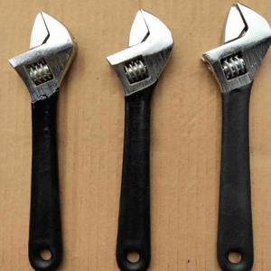 Llave Inglesa Ajustable Industrial de Acero 45 con Mordaza Dentada, Tamaño Imperial en Pulgadas, con Mango Negro para Uso Pesado - Product Image 3