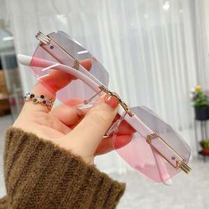 Lunettes de soleil vintage tendance 2022 pour femmes, monture petite, verres dégradés, lunettes sans monture, lunettes carrées - Product Image 2