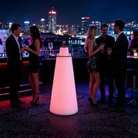 Table de bar haute LED lumineuse rechargeable, design moderne, mobilier commercial pour hôtel, boîte de nuit, terrasse, plage