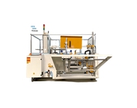 Monteur de boîte de machine pliante de caisse de carton ancien avec la roulette de mouvement