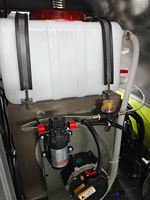 Balayeuse autoportée ouverte XY-A15, largeur 1400 mm, efficacité 6000 m²/h, batterie 48V 70Ah, puissance totale 3200W