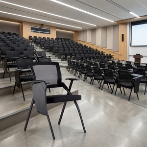 Silla de Conferencia Ergonómica Moderna <span class=keywords><strong>con</strong></span> Malla Transpirable, Asiento Plegable, Reposabrazos y <span class=keywords><strong>Ruedas</strong></span> Silenciosas para Sala de Reuniones - Product Image 3
