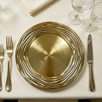 Assiette de présentation de luxe dorée à bords ondulés de 13 pouces, réutilisable, en plastique, pour décoration de mariage et de fêtes à la maison et en cuisine
