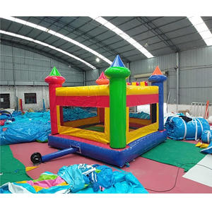 Château gonflable classique facile à installer avec tours colorées pour les centres de jeux intérieurs et les événements festifs pour enfants - Product Image 3