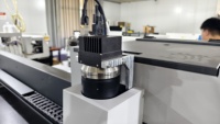 Impresora UV Plana Automática de Inyección de Tinta con Cabezal de Impresión Ricoh de 1250 mm, Impresión de Alta Velocidad con Tinta UV y Cámara CCD para Posicionamiento