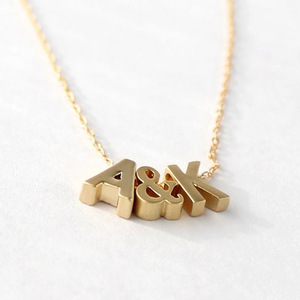 Collar de clavícula de 26 letras pequeñas con alfabeto dorado de 14 quilates de acero inoxidable minimalista - Product Image 4