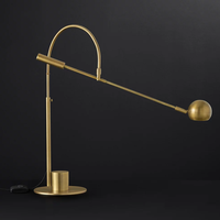 Yihao classique moderne intérieur LED lampe de bureau tissu abat-jour E14 Base cuivre corps lecture chevet décor à la maison en laiton Table lumière décor