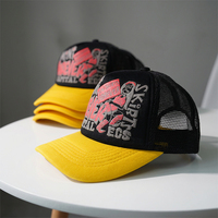 Gorras Trucker Ajustables de Alta Calidad con 5 Paneles, Visera Curva, Logotipo con Impresión Gráfica Personalizada en la Parte Delantera y Malla Trasera para Unisex