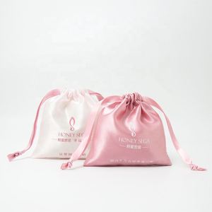 Sacs à cordon en satin de soie recyclables de haute qualité avec logo personnalisé, pochette pour perruques et bijoux - Product Image 1