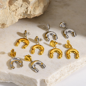 รูปตัวยูฮอร์สชูสแตนเลสสตีลต่างหูทองเงินชุบสำหรับผู้หญิงแฟชั่นเครื่องประดับ TE60671 - Product Image 1