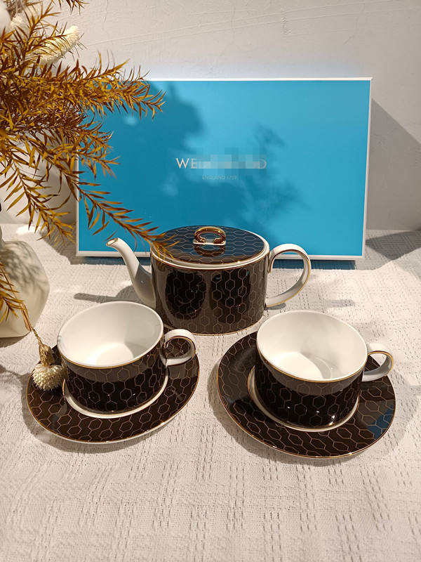 1pot 2cup et 2 soucoupe