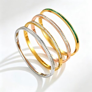 Bracelet manchette fin et étincelant en acier inoxydable avec cristaux taille baguette pavés, couleur or/or rose/argent, inaltérable, pour femme - Product Image 1