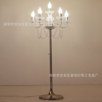 Lampe sur pied décorative pour toile de fond de mariage, réglable en hauteur (1,5 m), avec pendentifs en pétales de fleurs en cristal et 7 têtes LED