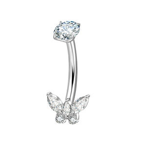 Piercing de nombril fin en titane Lotus avec diamant CZ et motif papillon à filetage interne, en stock - Product Image 6