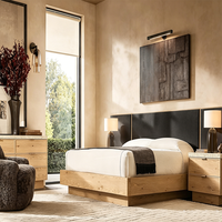 Ensemble complet de chambre principale de villa de luxe : Tapis contemporain personnalisé en laine et soie, lampe de table, cadre de lit en bois, table de chevet fermée