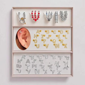 Orecchino a perno placcato oro con lettera iniziale per <span class=keywords><strong>piercing</strong></span> al trago, cartilagine, elice - <span class=keywords><strong>Piercing</strong></span> alla moda per uomo e donna - Product Image 5