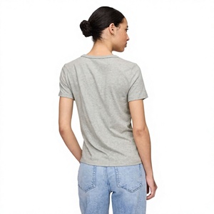 T-shirt pour femme à col en V au design exclusif, tissu doux de qualité supérieure, coupe ajustée, manches courtes, haut tendance, personnalisation de marque, vente en gros directe usine - Product Image 3