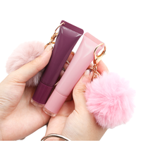 Tube de brillant à lèvres vide en gros avec porte-clés pompon, emballage cosmétique DIY pour les lèvres, conteneur personnalisé avec logo privé, OEM