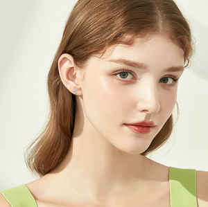 Elegantes pendientes de moissanita en forma de hoja con cristales brillantes para uso diario versátil ocasiones especiales - Product Image 3