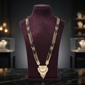 Mangalsutra DE BODA indio chapado en oro, colgante tradicional Mangalsutra, cuentas negras Mangalsutra joyería llena de oro Oro Joyeria - Product Image 1