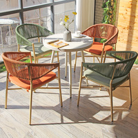 Chaise de salle à manger en rotin naturel tissé en métal aluminium durable Design moderne pour une utilisation en extérieur dans le restaurant, le café, le patio et le jardin.