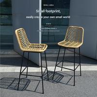 Chaise de balcon en rotin à dossier haut et au design moderne personnalisé avec table d'extérieur en fer pour hôtel, bar, restaurant, salle de sport