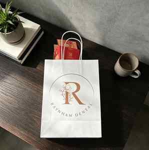 ถุงกระดาษคราฟท์สำหรับช้อปปิ้ง บรรจุภัณฑ์เสื้อผ้า ถุงกระดาษคราฟท์สีน้ำตาลสำหรับใส่ของขวัญ พร้อมโลโก้ของคุณเอง - Product Image 6
