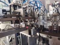 Mesin Perakitan Penutup Semprotan 5-Piece Trigger Sprayer Layar Sentuh Struktur Kompak yang Dapat Disesuaikan Desain Khusus Untuk Pasar Global