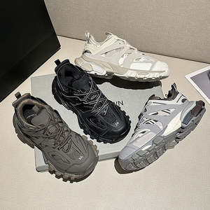 รองเท้าผ้าใบ LED สกรีนโลโก้สั่งทำขายส่ง รุ่นใหม่เพิ่มความสูง แฟชั่นสำหรับผู้ชายและผู้หญิง รองเท้าลำลองสำหรับเดินเล่นและเล่นกีฬา - Product Image 1