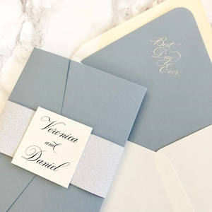 Suite d'invitation de mariage élégante à paillettes bleu poussiéreux découpées au laser à trois volets pour anniversaire Sweet 15 16 - Product Image 3