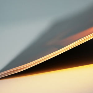 Impresión de Folletos y Revistas con Cubierta Dura, Laminación con Película Metálica, Costura, Grabado en Relieve/Grabado en Bajo Relieve y Logotipo Personalizado - Product Image 4